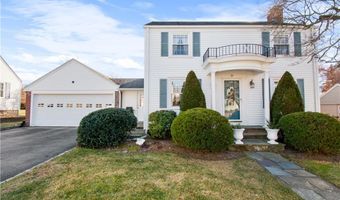 35 Ledgewood Dr, Cranston, RI 02920