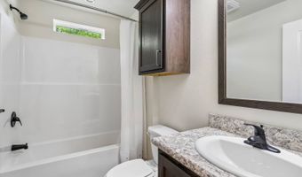 7368 NE BERWICK Dr 11, Ankeny, IA 50021