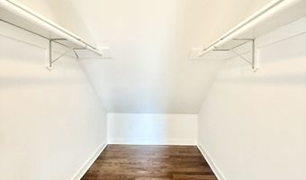 40 E Pasadena Pl, Bridgeport, CT 06610