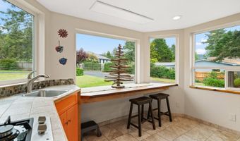 905 BARBRA Ln, Brookings, OR 97415