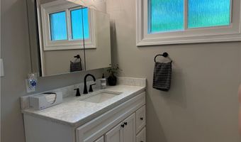 906 Dora Ln, Aurora, OH 44202