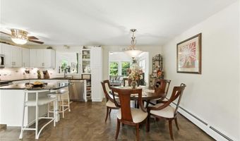 22 Camelot Cir, Johnston, RI 02919