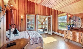 4 Hull Cove St, Jamestown, RI 02835