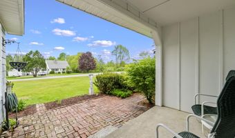 14 Lakeshore Dr, Belgrade, ME 04918