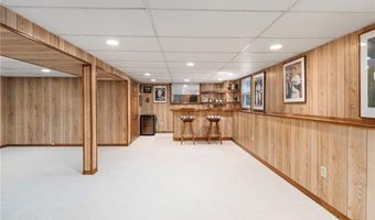 7 S Glen Dr, Coventry, RI 02816