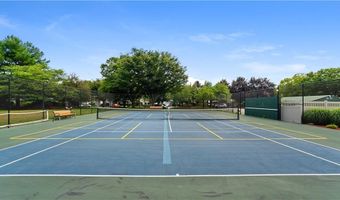993 Williamsburg Cir, Warwick, RI 02886