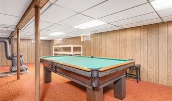 8 Meadow Ln, Coventry, RI 02816