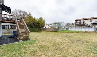 10 Flanders St, Johnston, RI 02919