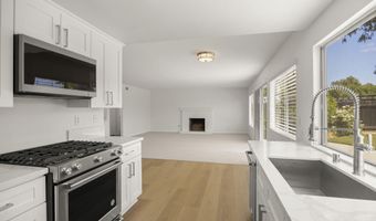 196 Mariposa Dr, Camarillo, CA 93012