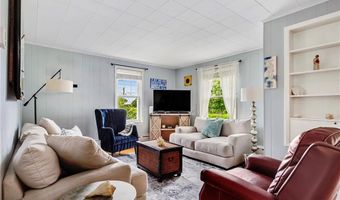 25 Renfrew Ave, Middletown, RI 02842
