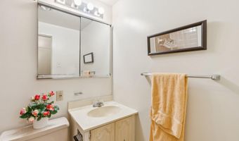 1200 N NASH St 565, Arlington, VA 22209