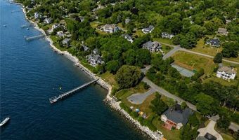 19 Ledge Rd, Bristol, RI 02809