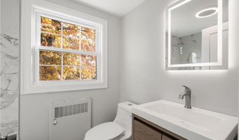 11 Hornbine St, Cranston, RI 02919