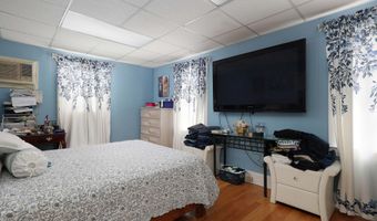 72 Terrace St, Bergenfield, NJ 07621