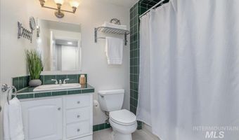 4955 N Bitterbrush Dr, Boise, ID 83703