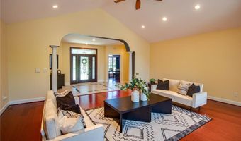 105 Lake Dr, Alton, IL 62002
