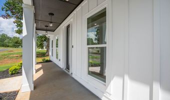 135 Oak Terrace Dr, Baldwin, GA 30511