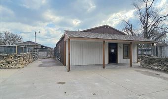 1006 S Hayes St, Garnett, KS 66032