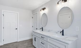 14 Stacey Ln 2, Chester, NH 03036