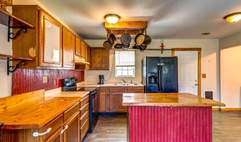 121 White Pine Rd, Beattyville, KY 41311