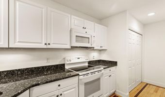 13 Laurel Hill Ct 13, Bourne, MA 02532