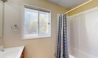 721 Meadow Pl, Ames, IA 50010
