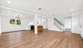 5 Butternut Dr, Bloomfield, CT 06002