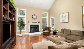6 Sleepy Hollow Ct, Allentown, NJ 08501