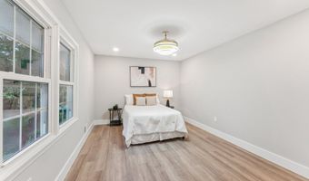 2308 CREEK Dr, Alexandria, VA 22308