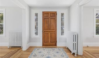 10 Eustis Ave, Newport, RI 02840