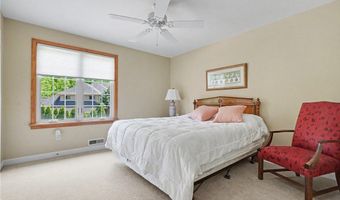 1250 Woodsview Dr, Akron, OH 44313