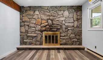 7 Hemlock Ln, Albany, NY 12208