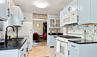931 Perry Dr, Algonquin, IL 60102