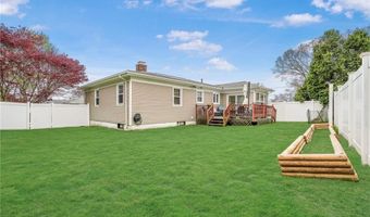 6 Longmeadow Dr, North Providence, RI 02904