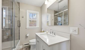 40 Woodridge Dr 40, Cheshire, CT 06410