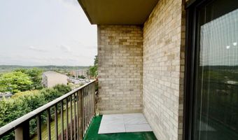 6145 EDSALL Rd 6145J, Alexandria, VA 22304