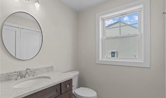50 Red Maple Ln, Warwick, RI 02886