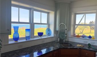 7 Clarkes Village Rd, Jamestown, RI 02835