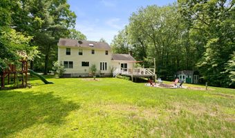 52 Thornridge Dr, Colchester, CT 06415