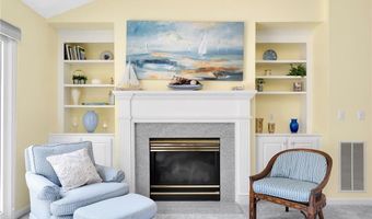 19 Vanderbilt Dr, Narragansett, RI 02882