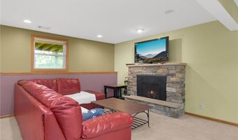 846 Jonathan Dr, Apple Valley, MN 55124