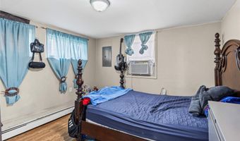 75 Oak St, Amityville, NY 11701