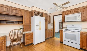 8 Meadow Ln, Coventry, RI 02816