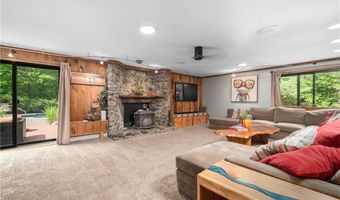 24 Lincoln Dr, North Smithfield, RI 02896