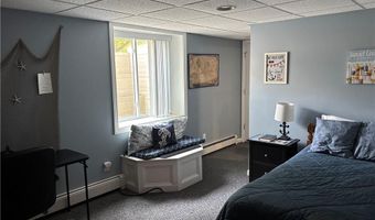 28 Mast Ct, Middletown, RI 02842