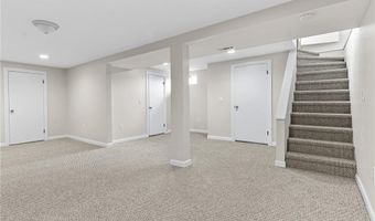 4 Ellsworth St, Warwick, RI 02886