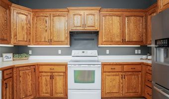 214 Hillside Dr, Baldwin City, KS 66006