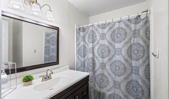5 Woodside Dr, Albany, NY 12208