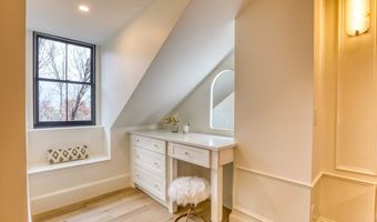 16 Chestnut St, Boston, MA 02129