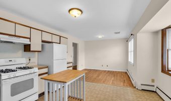 35 Spruce St, Beachwood, NJ 08722